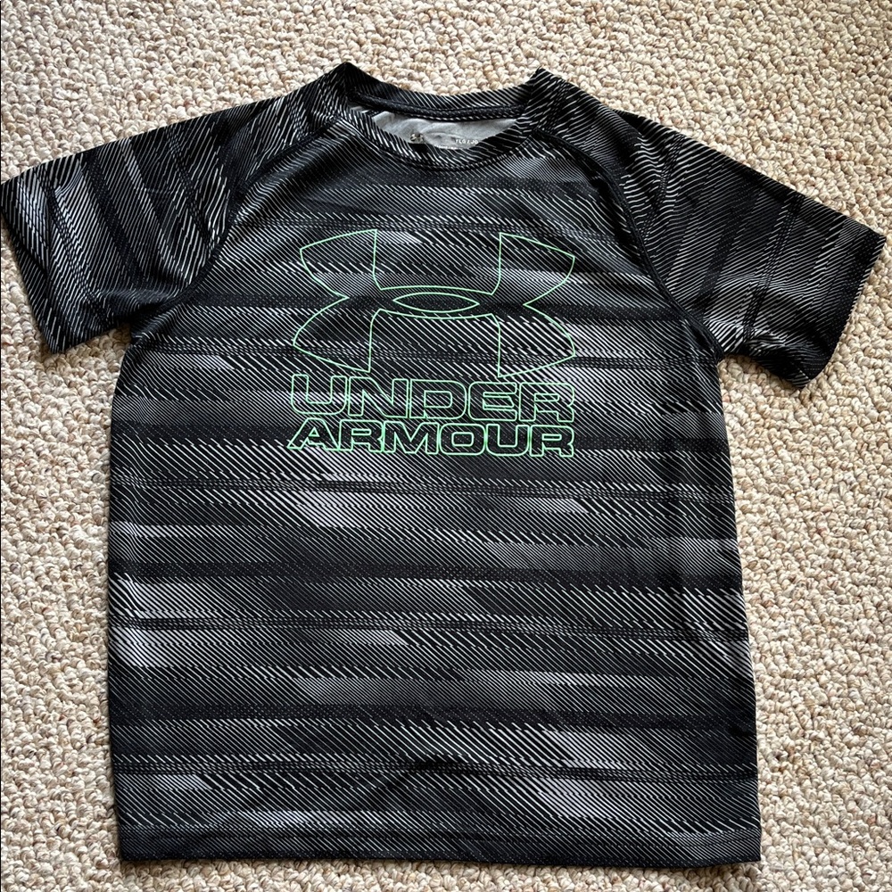 Boys youth Under Armour t-shirt.